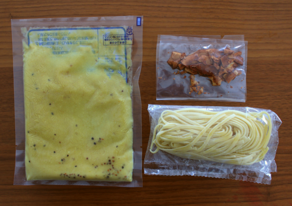 燻製ココナッツチップのヴィーガンカルボナーラ（麺とソースのセット）